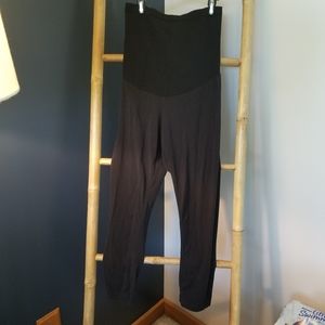 Maternity capri leggings